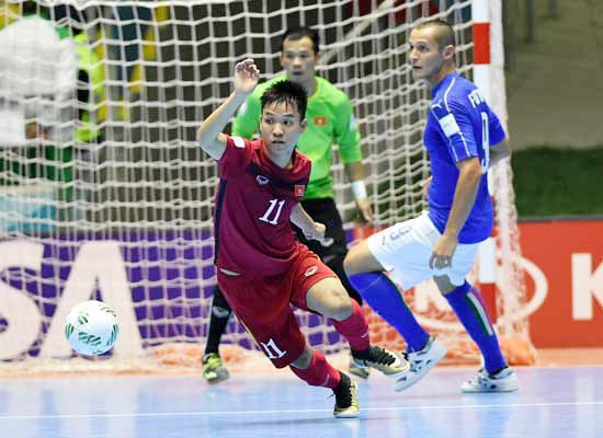 The best player Tran Van Vu (in red shirt) will join the online chat with fans. (photo: SGGP) The best player Tran Van Vu (in red shirt) will join the online chat with fans. (photo: SGGP)