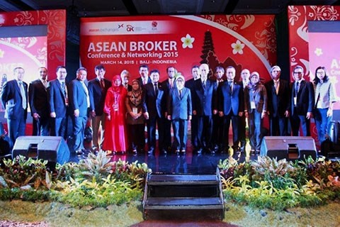 Delegates at the ASEAN Broker Networking conference 2015 in Bali, Indonesia (Photo: enternews.vn) Delegates at the ASEAN Broker Networking conference 2015 in Bali, Indonesia (Photo: enternews.vn)