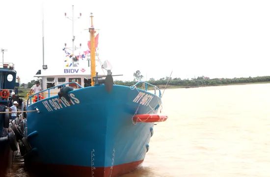 Bàn giao tàu cá lưới rê vỏ thép thứ 2 cho ngư dân Hà Tĩnh