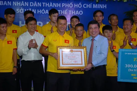 UBND TPHCM khen thưởng các đoàn thể thao TPHCM: Thưởng lớn cho VĐV TPHCM ảnh 4 UBND TPHCM khen thưởng các đoàn thể thao TPHCM: Thưởng lớn cho VĐV TPHCM ảnh 4