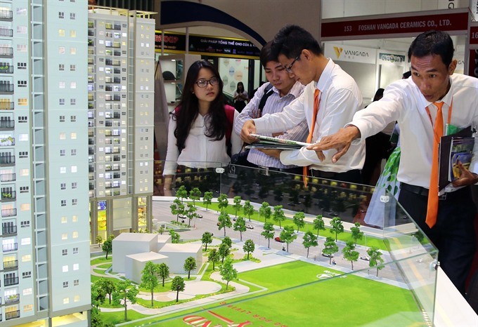Customers seek information of housing projects at a property transaction centre in HCM City. (Photo: VNA/VNS) Customers seek information of housing projects at a property transaction centre in HCM City. (Photo: VNA/VNS)