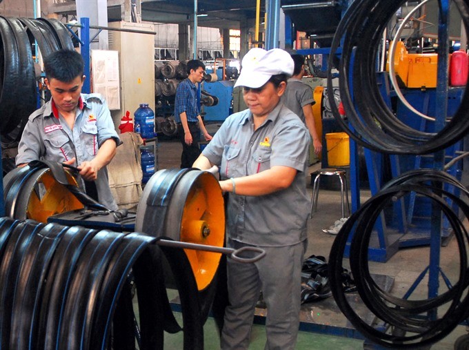 Workers operate a production line at Đồng Nai Casumina Factory of the Southern Rubber Industry JSC (Casumina). Rubber and rubber-made product makers are expected to provide positive business reports for the third quarter. — VNA/VNS Danh Lam Workers operate a production line at Đồng Nai Casumina Factory of the Southern Rubber Industry JSC (Casumina). Rubber and rubber-made product makers are expected to provide positive business reports for the third quarter. — VNA/VNS Danh Lam