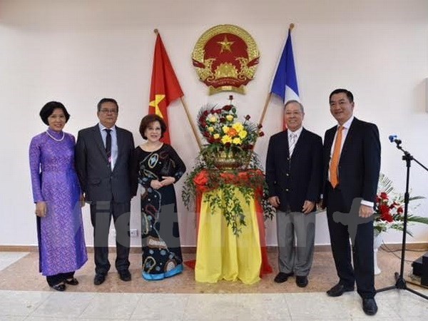 Photo taken at the inauguration ceremony of the Vietnam’s honorary consulate in New Caledonia (Source VNA) Photo taken at the inauguration ceremony of the Vietnam’s honorary consulate in New Caledonia (Source VNA)