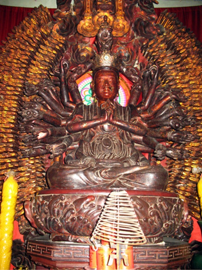 Back home: The Mễ Sở Pagoda Buddha statue before it was stolen. — Photo giacngo.vn Back home: The Mễ Sở Pagoda Buddha statue before it was stolen. — Photo giacngo.vn