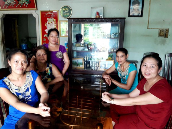 Dao (L, blue) and her relatives in the house (Photo: SGGP) Dao (L, blue) and her relatives in the house (Photo: SGGP)