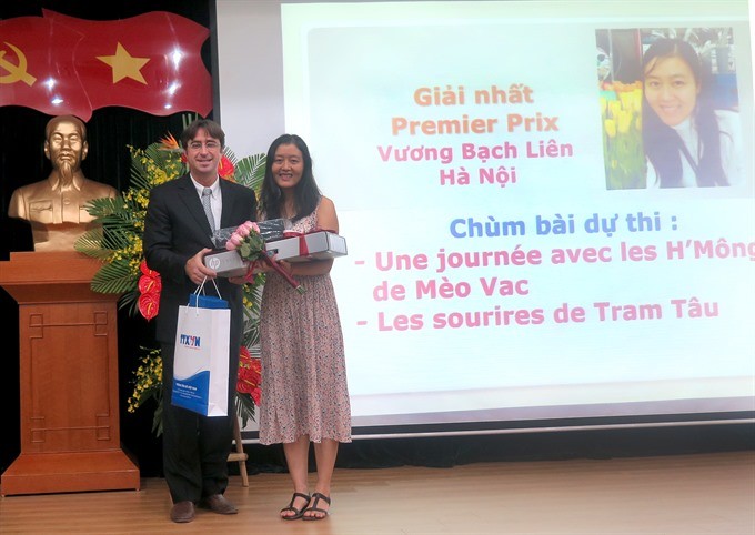 Vương Bạch Liên has become the winner of the journalism writing contest Young Francophones Reporters – Việt Nam 2016. — VNS Photo Đoàn Tùng Vương Bạch Liên has become the winner of the journalism writing contest Young Francophones Reporters – Việt Nam 2016. — VNS Photo Đoàn Tùng