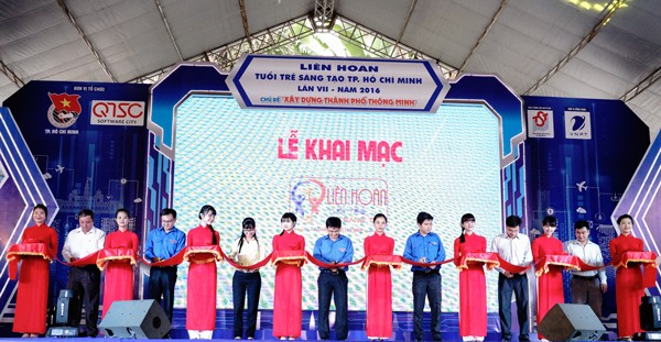 The opening ceremony of the seventh Young Creative Program was held in HCMC Youth Culture House. The opening ceremony of the seventh Young Creative Program was held in HCMC Youth Culture House.