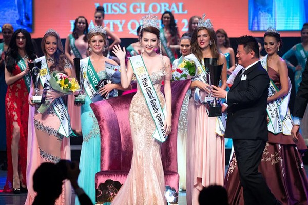 Nguyen Thi Ngoc Duyen is crowned Miss Global Beauty Queen 2016 on October 24 (Photo: thanhnien.vn) Nguyen Thi Ngoc Duyen is crowned Miss Global Beauty Queen 2016 on October 24 (Photo: thanhnien.vn)
