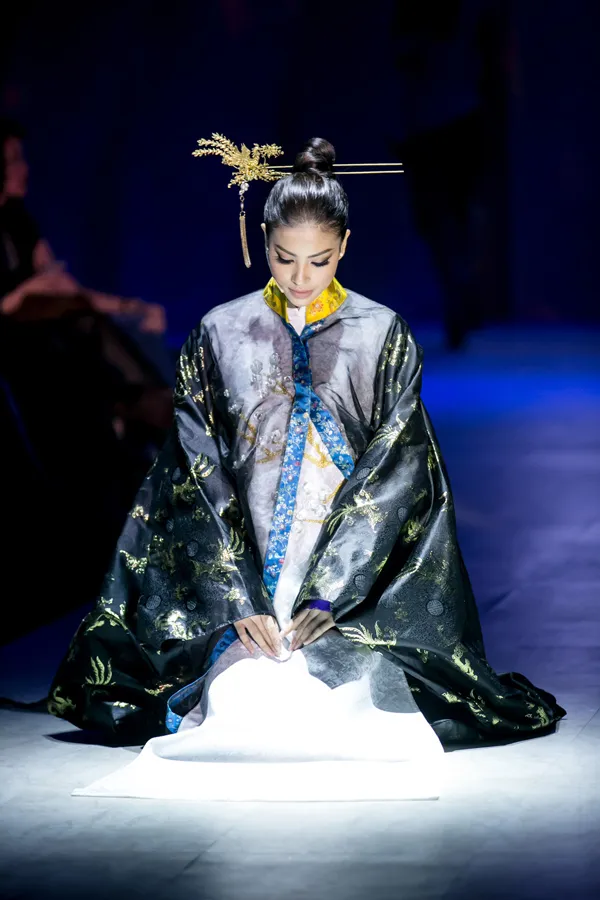 Ngọc Giàu, Phạm Hương mang cải lương lên sàn diễn thời trang ảnh 2