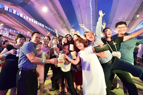 Trải nghiệm văn hóa Đức tại Lễ hội bia Oktoberfest 2016 lớn nhất tại Hà Nội ảnh 6 Trải nghiệm văn hóa Đức tại Lễ hội bia Oktoberfest 2016 lớn nhất tại Hà Nội ảnh 6