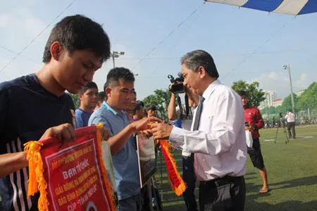 Giải bóng đá Doanh nhân mở rộng - Báo Bình Dương năm 2016 ảnh 1 Giải bóng đá Doanh nhân mở rộng - Báo Bình Dương năm 2016 ảnh 1