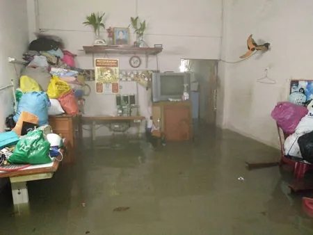 Mưa lớn kết hợp triều cường, TPHCM lại ngập nặng ảnh 9 Mưa lớn kết hợp triều cường, TPHCM lại ngập nặng ảnh 9