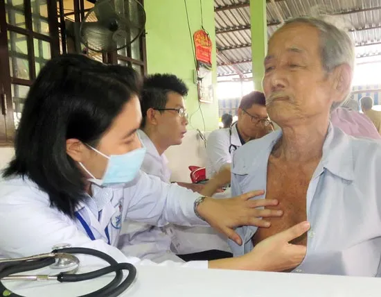 Khám bệnh miễn phí cho người nghèo Đồng Tháp
