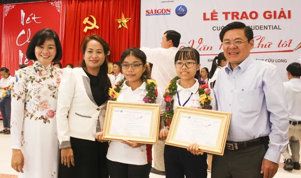 Trao giải cuộc thi Prudential – Văn hay chữ tốt khu vực ĐBSCL năm 2016 ảnh 2 Trao giải cuộc thi Prudential – Văn hay chữ tốt khu vực ĐBSCL năm 2016 ảnh 2