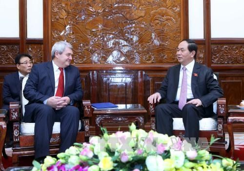 Vietnamese President Tran Dai Quang (R) receives Chairman of the Czech Republic Communist Party Moravia Vojtech Filip (Photo: VNA) Vietnamese President Tran Dai Quang (R) receives Chairman of the Czech Republic Communist Party Moravia Vojtech Filip (Photo: VNA)