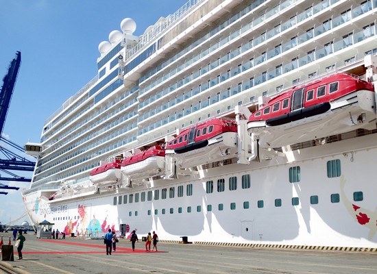 Asian luxury cruise ship Genting Dream Asian luxury cruise ship Genting Dream