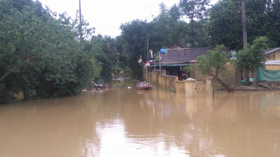 Floodwater begins slowly receding Floodwater begins slowly receding