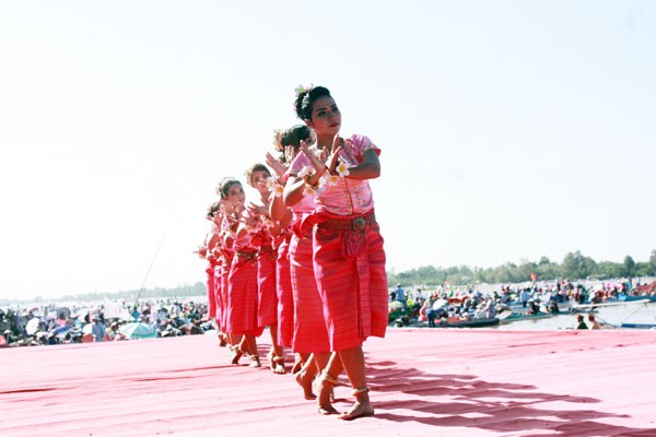 The annual Culture, Sports and Tourism Festival of the Khmer ethnic people has been held on October 14th- 15th of Lunar Calendar. The annual Culture, Sports and Tourism Festival of the Khmer ethnic people has been held on October 14th- 15th of Lunar Calendar.