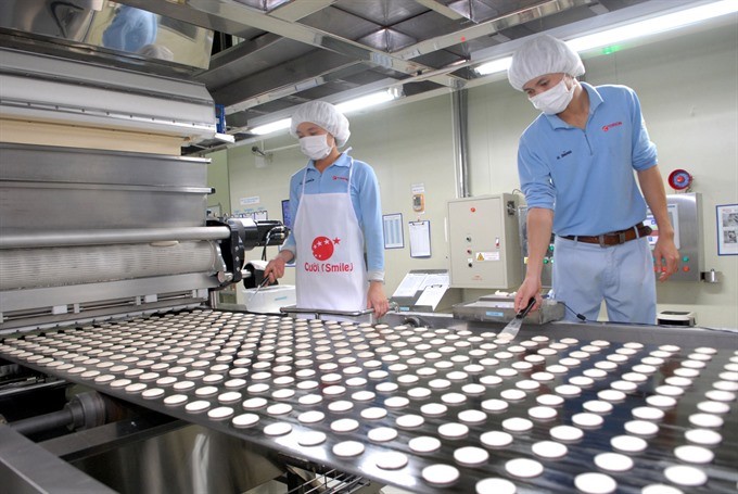 Workers of Orion Vina Food Company Limited, a South Korea-invested company located in Bình Dương Province’s Mỹ Phước II Industrial Zone, produce cakes. (Photo: VNA/VNS) Workers of Orion Vina Food Company Limited, a South Korea-invested company located in Bình Dương Province’s Mỹ Phước II Industrial Zone, produce cakes. (Photo: VNA/VNS)