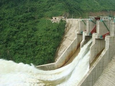 Hundreds of small hydropower plant projects are stopped after the Ministry of Industry and Trade and localities review power plants in the last three years. (Photo: chinhphu.vn) Hundreds of small hydropower plant projects are stopped after the Ministry of Industry and Trade and localities review power plants in the last three years. (Photo: chinhphu.vn)