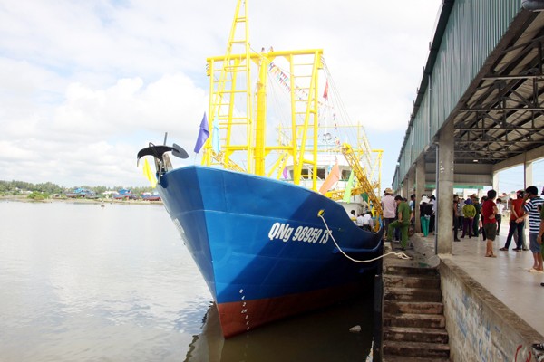 The steel hulled fishing boat costs VND 12billion The steel hulled fishing boat costs VND 12billion