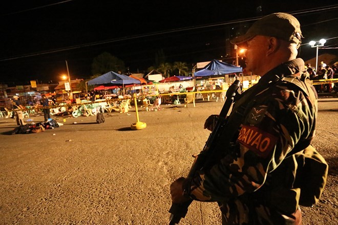 A soldier keeps watch at a blast site at a night market that has left several people dead and wounded others in Davao city (Source: philstar.com) A soldier keeps watch at a blast site at a night market that has left several people dead and wounded others in Davao city (Source: philstar.com)