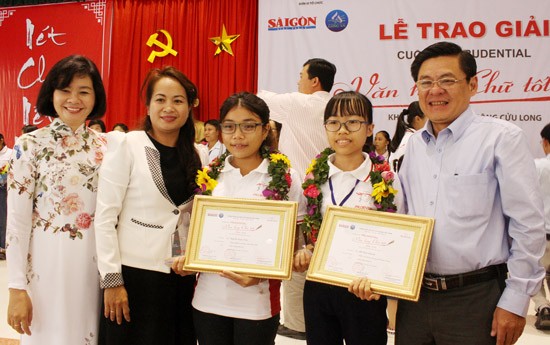 “Prudential-Good Essay, Good Writing” Contest is co-organized each year by Life Insurer Prudential Vietnam and Sai Gon Giai Phong Newspaper “Prudential-Good Essay, Good Writing” Contest is co-organized each year by Life Insurer Prudential Vietnam and Sai Gon Giai Phong Newspaper