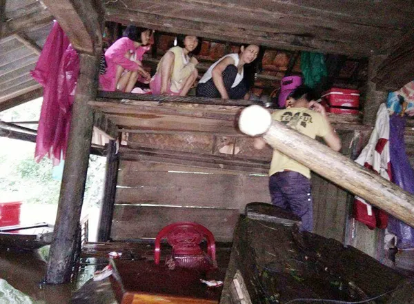 Quảng Bình: Lũ nơi rút nơi lên khiến hàng chục ngàn hộ dân khốn đốn ảnh 4 Quảng Bình: Lũ nơi rút nơi lên khiến hàng chục ngàn hộ dân khốn đốn ảnh 4