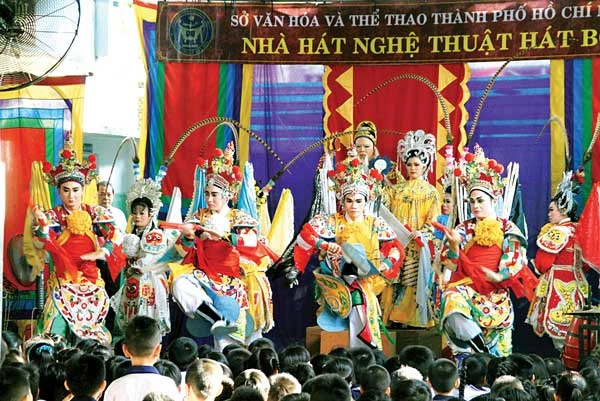 Gian nan giữ nghề hát bội