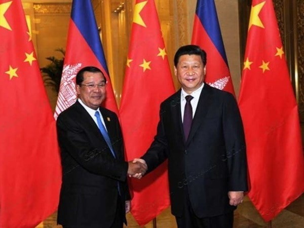 Chinese President Xi Jinping (R) and Cambodian Prime Minister Hun Sen (Illustrative image - Source: thecambodiaherald.com) Chinese President Xi Jinping (R) and Cambodian Prime Minister Hun Sen (Illustrative image - Source: thecambodiaherald.com)