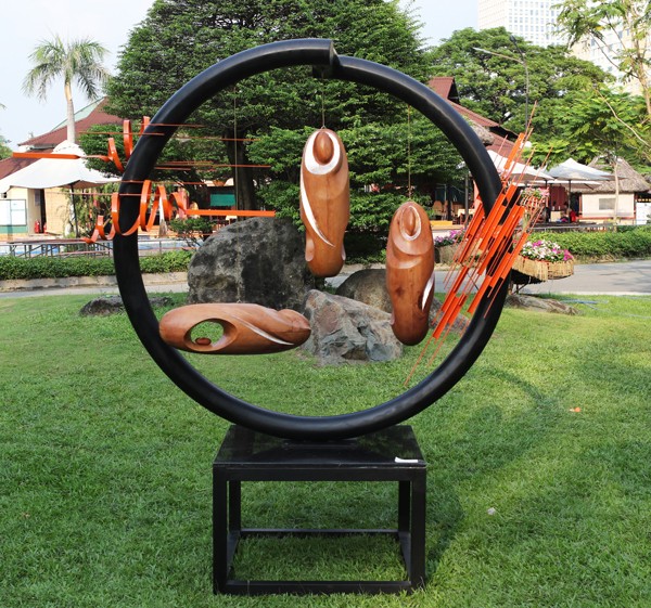 A work of sculptor Le Lang Bien A work of sculptor Le Lang Bien