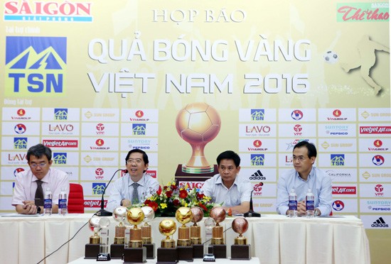 The organizational board answered journalists at the press conference of the 21st Vietnamese Golden Ball Awards. The organizational board answered journalists at the press conference of the 21st Vietnamese Golden Ball Awards.