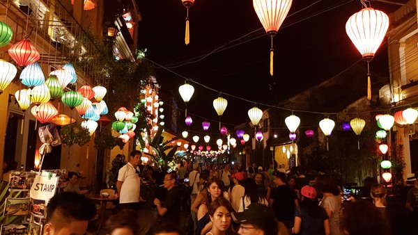 Quang Nam expects to attract more visitors and investment projects through the 2017's significant and important events. Quang Nam expects to attract more visitors and investment projects through the 2017's significant and important events.