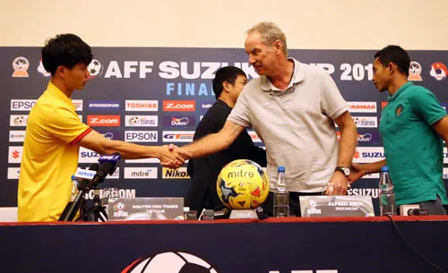 HLV Hữu Thắng rất muốn thắng bán kết lượt về ảnh 4