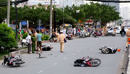 A road accident in Ho Chi Minh City's District 7 in the first day of New Year (Photo: SGGP) A road accident in Ho Chi Minh City's District 7 in the first day of New Year (Photo: SGGP)