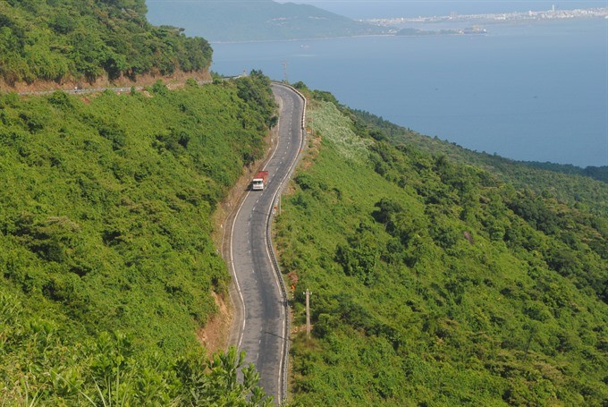 Getting there: A view of the Hai Van Pass in Da Nang City. (Photo: VNS) Getting there: A view of the Hai Van Pass in Da Nang City. (Photo: VNS)