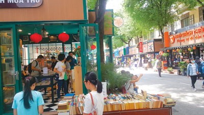 Nguyen Van Binh Book Street in district 1, HCMC Nguyen Van Binh Book Street in district 1, HCMC