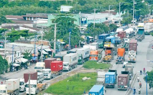 Đẩy nhanh tiến độ thực hiện các dự án giao thông phía Đông