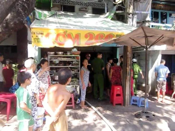 Cháy quán cơm, 2 người bị bỏng