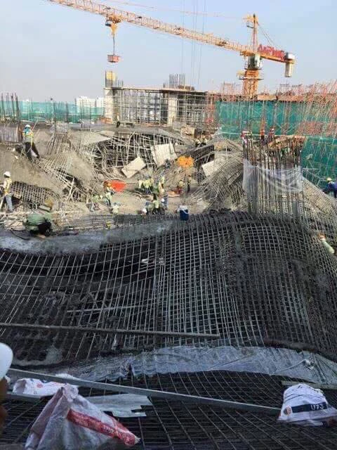 Sập giàn giáo trung tâm thương mại ở quận 10