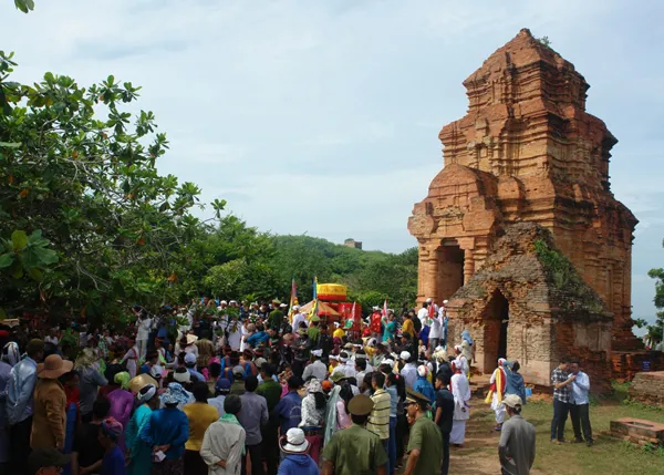 Người Chăm rộn ràng đón Tết Nguyên đán