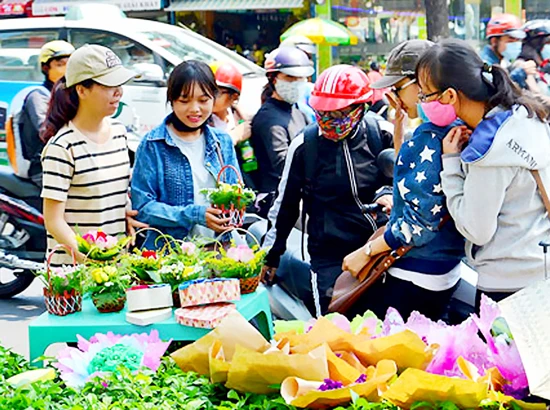 Giới trẻ kinh doanh mùa lễ tình nhân