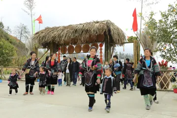 Du xuân Tây Bắc: Rủ nhau lên Fansipan nghe khèn, ngắm hoa