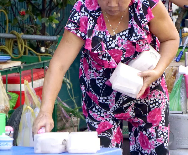 Hiểm họa từ giấy ăn kém chất lượng