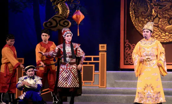 Heo hút sàn diễn nghệ thuật cải lương