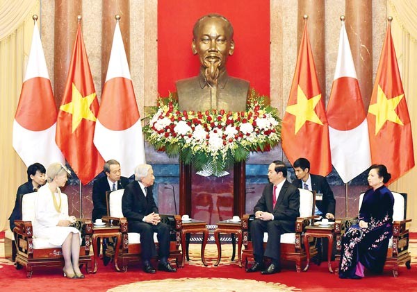 State President of Vietnam Mr. Tran Dai Quang and his wife receive Japanese Emperor Akihito and Empress Michiko State President of Vietnam Mr. Tran Dai Quang and his wife receive Japanese Emperor Akihito and Empress Michiko