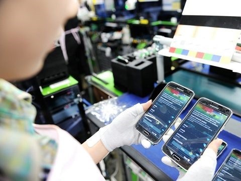 Despite strong growth in exports, the country's trade was still unbalanced with surge in auto and mobile phone imports. (Photo: doanhnghiepvn.vn) Despite strong growth in exports, the country's trade was still unbalanced with surge in auto and mobile phone imports. (Photo: doanhnghiepvn.vn)