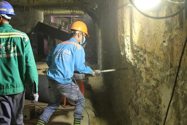 On the construction site of a terminal of Ben Thanh-Suoi Tien metro line under Saigon Opera House, downtown HCMC (Photo: SGGP) On the construction site of a terminal of Ben Thanh-Suoi Tien metro line under Saigon Opera House, downtown HCMC (Photo: SGGP)