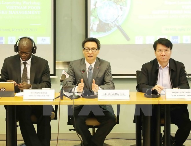 Deputy Prime Minister Vu Duc Dam (middle) at the event (Source: VNA) Deputy Prime Minister Vu Duc Dam (middle) at the event (Source: VNA)