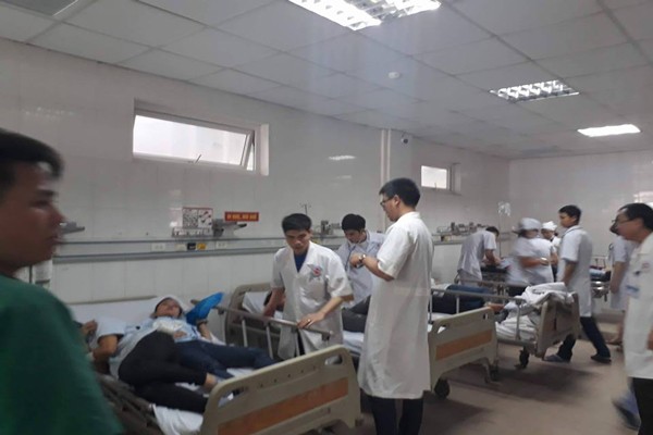 Workers are hospitalized because of food poisoning (Photo: SGGP) Workers are hospitalized because of food poisoning (Photo: SGGP)